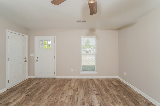 Photo - 140 Willowridge Ln