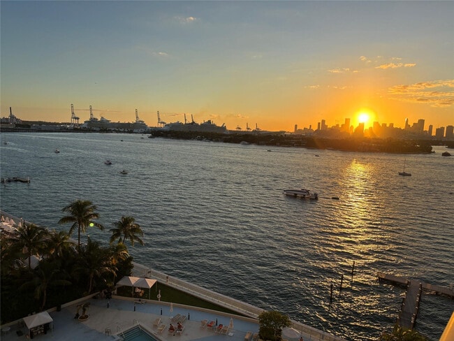 Building Photo - 1200 West Ave Unit 1130