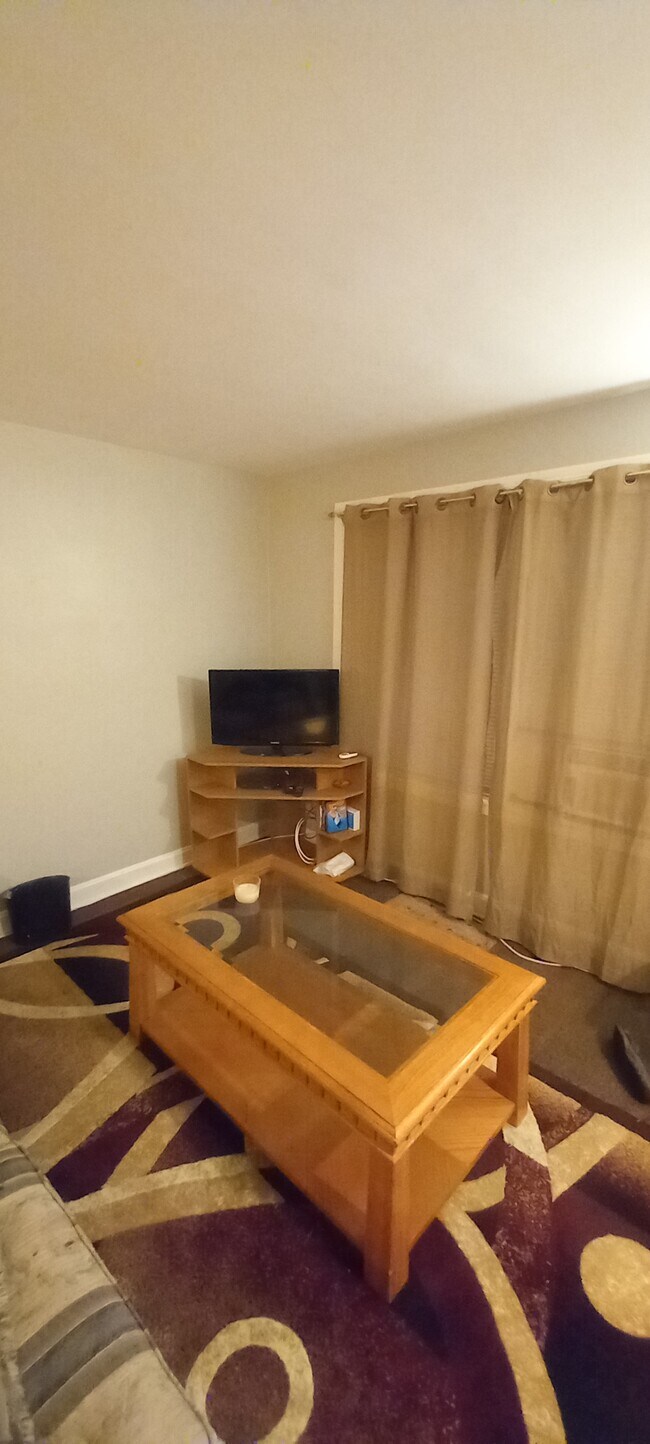 Living Room - 5337 S Wabash Ave