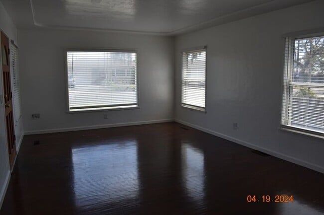 Photo - Charming 3 Bedroom Duplex with Original Character – Chula Vista Rental