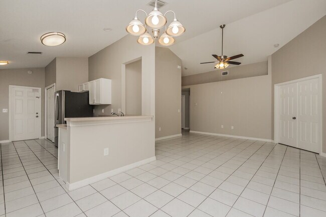 Photo - 1853 Wimbledon St