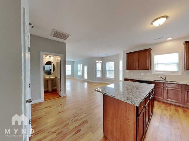 Photo - 20 Midlavian Ct