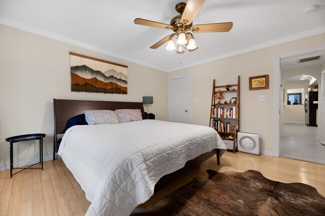 Photo - 1233 Raum St NE