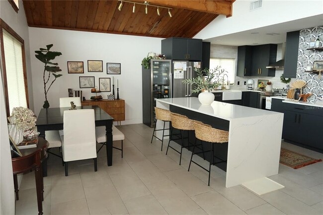 Photo - 5945 Venetian Blvd NE