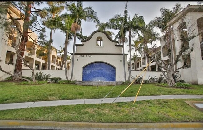 Building Photo - 11620 Warner Ave Unit 423 Rental
