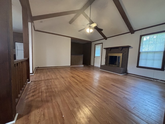 Photo - 3 Bed/2 Bath Ranch Style Home!