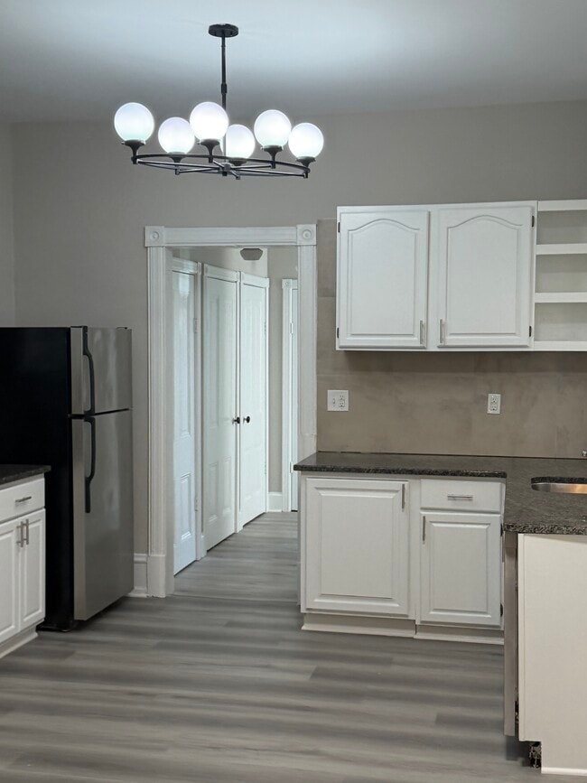 Building Photo - 637 N 32nd St Unit 1