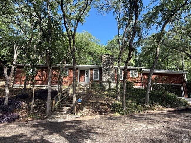 Building Photo - 2408 Pemberton Pkwy Rental