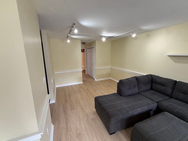 Photo - 48 Hobart Ln Unit E7