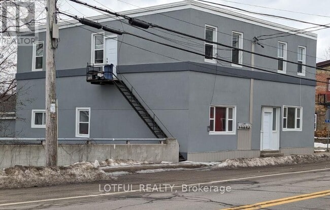 Photo - 17 Main St W Unit 2