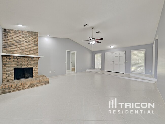 Photo - 949 Yellow Rose Dr