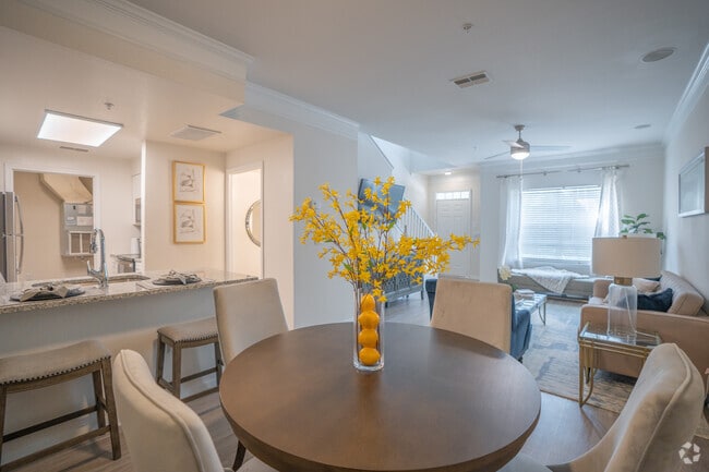 2.5BA, 2BR, 1,328SF