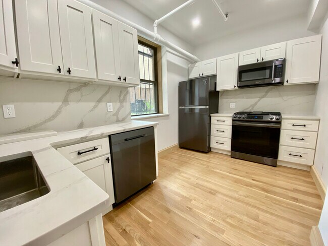 Photo - 1662 Commonwealth Ave