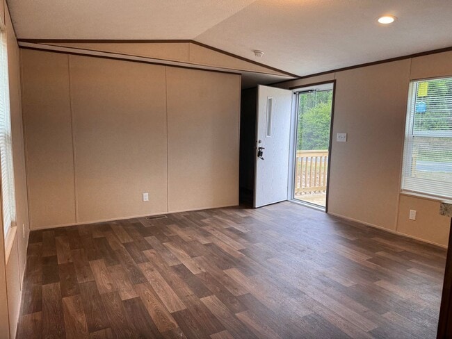 106 Harold Ln