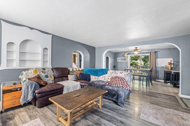 Photo - 206 W Jenkins Ave