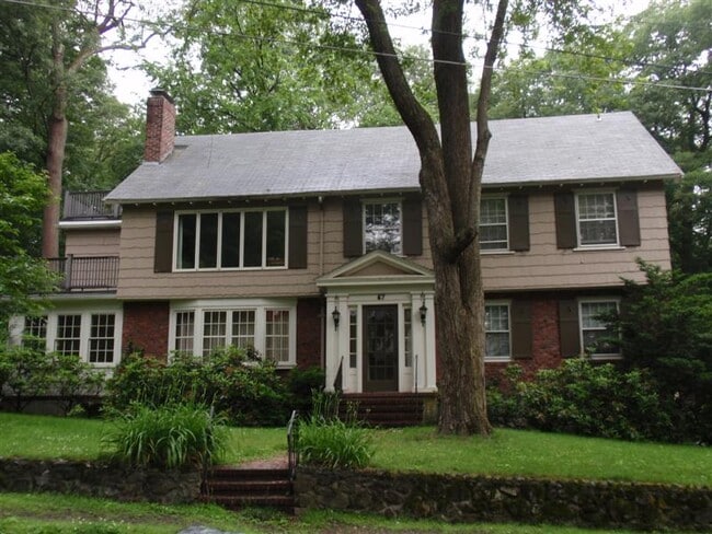 Building Photo - 67 Trowbridge Ave Unit 67