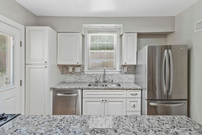 Building Photo - 1714 33rd Pl SE Rental