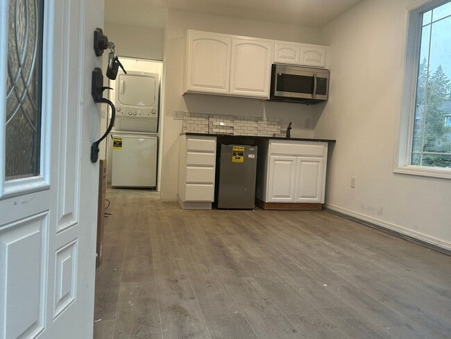 Building Photo - 433 NE 49th Ave Rental