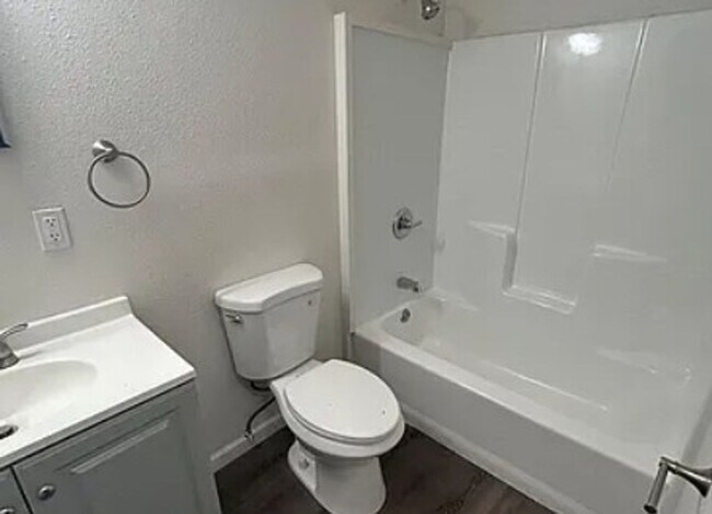 Photo - 733 St Nicholas Dr