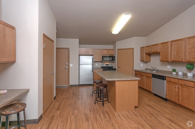 3BR, 2BA, Furnished - 1,195 - 1,440SF