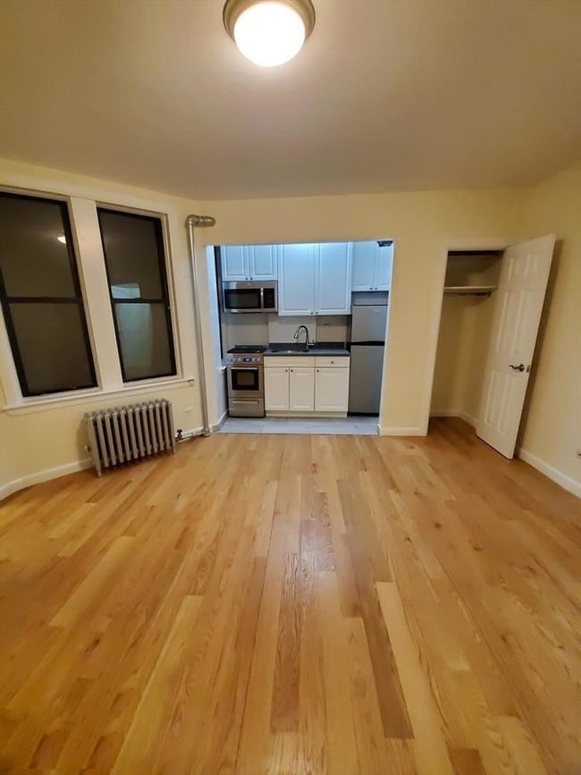 Photo - 218 W 10th St