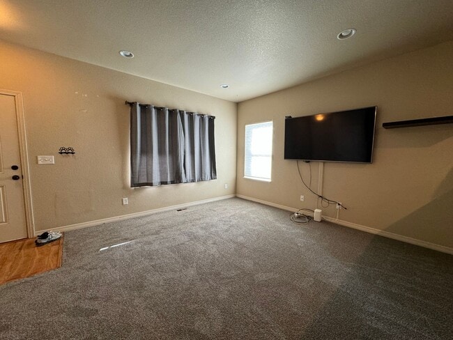 Photo - Beautiful 3 Bed 2 Bath home in Ridgen Farm.