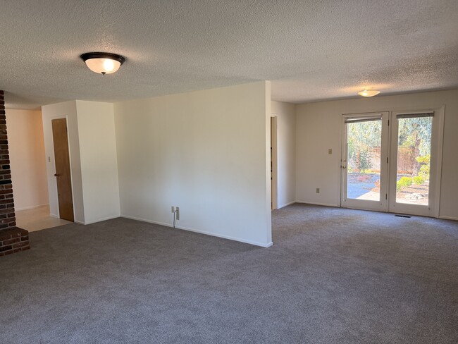Photo - 779 Twin Pines Cir