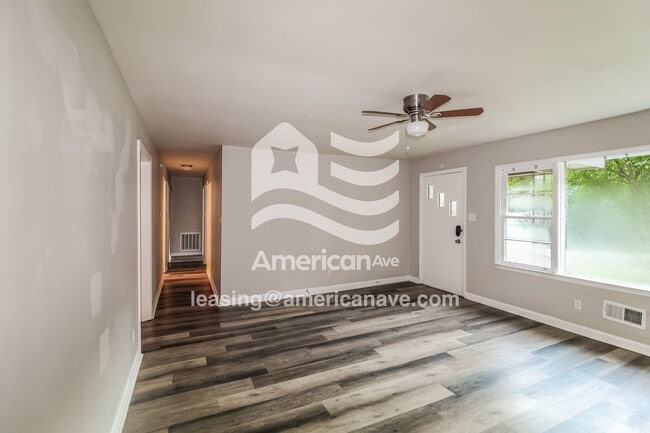 Photo - 215 Knodishall Dr