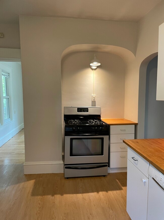 Eat-In Kitchen - 3229 22nd Ave S Unit #1