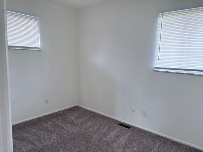 Photo - 2 bedroom ranch style apartment Unit 1255 Uhlwood