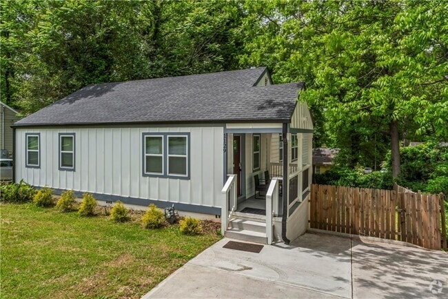 Building Photo - 1129 Graymont Dr SW Rental