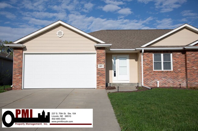 Building Photo - 4 Bedroom and 3 bathroom Fully Furnished