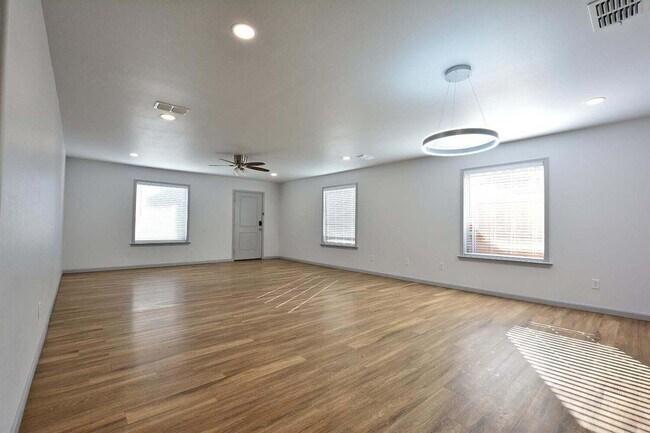 Photo - 1207 N Essex Ave