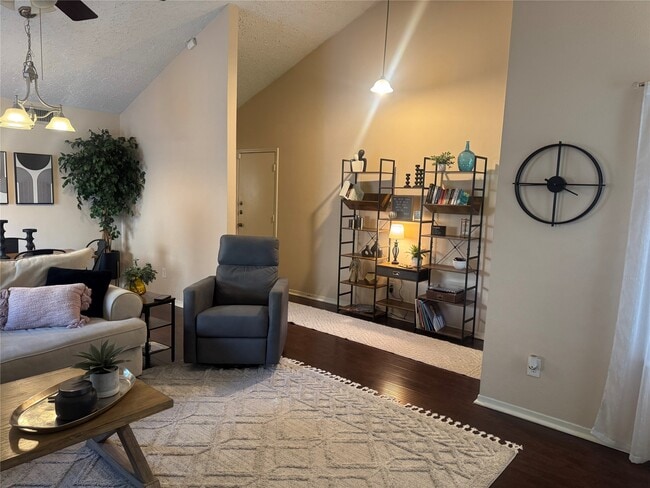 3127 Pecan Point Dr