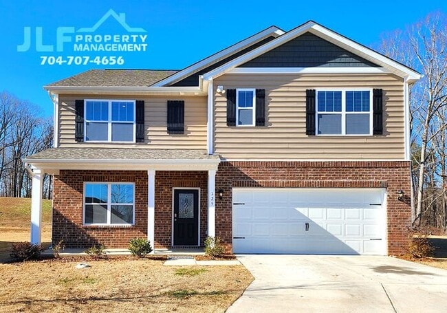 Building Photo - Gorgeous 5 Bed/3 Bath Home in Locust!