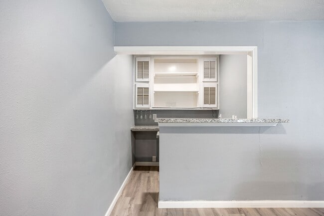 Photo - 7606 Richmond Ave.