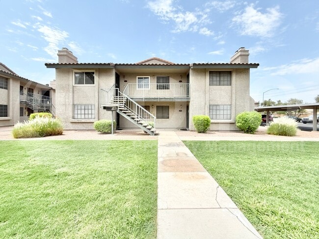 Building Photo - 533 W Guadalupe Rd Rental
