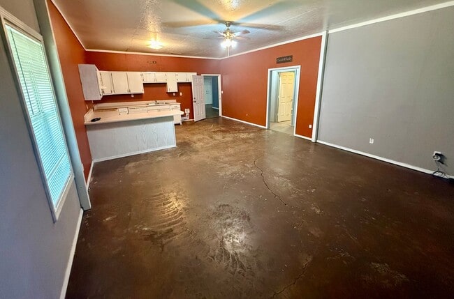 Photo - 1306 Barton Ln