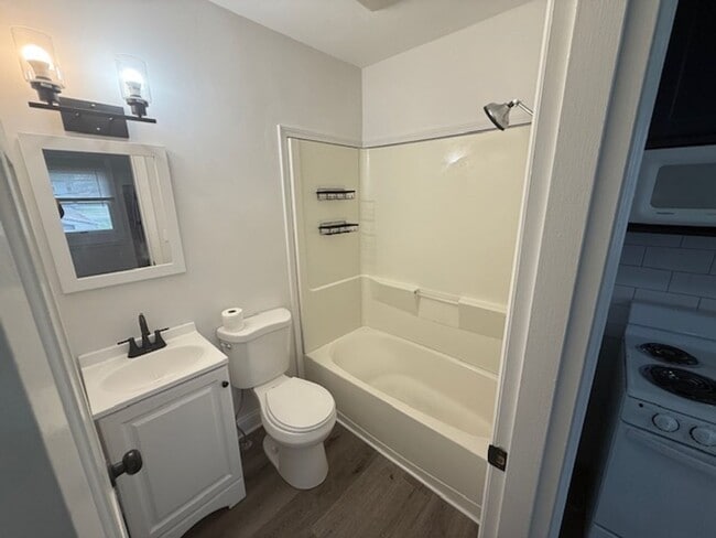 Photo - 3943 Front St