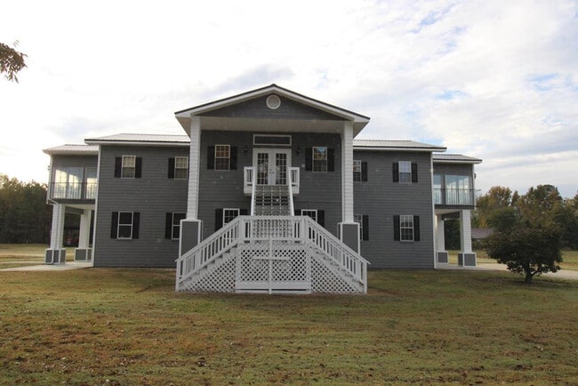 Building Photo - 900 Race Track Rd