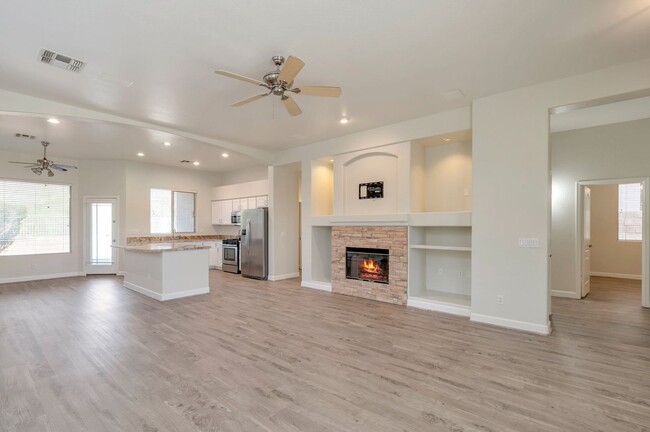 Stunning Renovated 3-Bedroom Home in Phoen... - Stunning Renovated 3-Bedroom Home in Phoen...