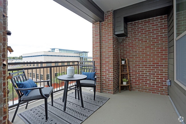 1BR, 1BA - 797 SF