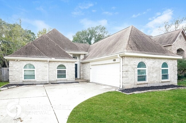 Building Photo - 15619 Fern Ridge Dr