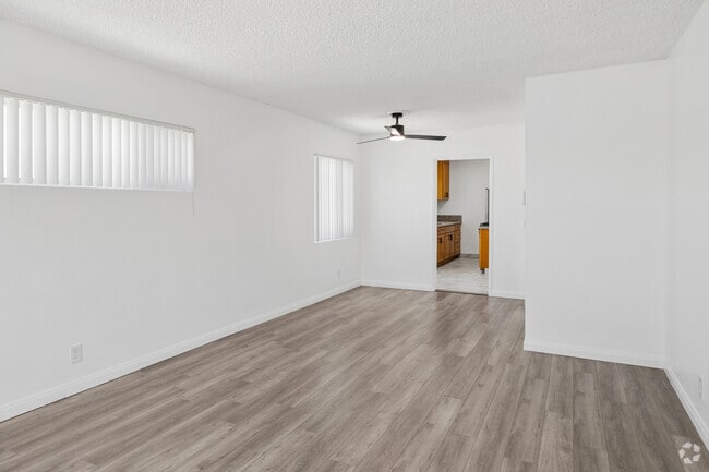 2BR, 1BA - 565SF - Living Room