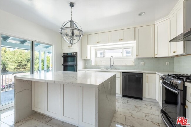 Photo - 1040 N Crescent Heights Blvd
