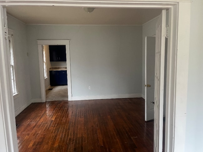 Photo - 725 E Burton St