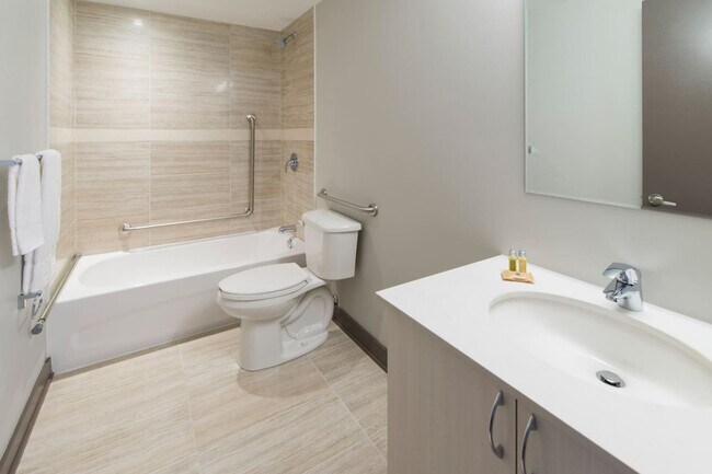 Photo - 169 Lisgar St Unit ID1222975P