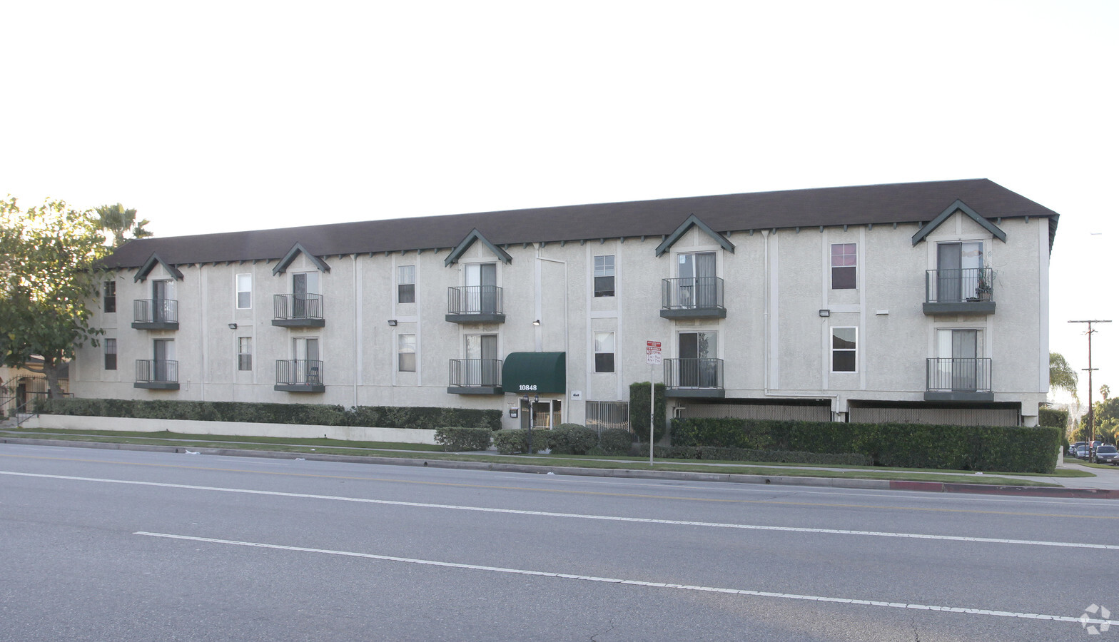 Victory Blvd Apartments - Victory Blvd Apartments
