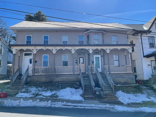 318-322 East Howard Street - 318-322 East Howard Street Apartment Unit 318