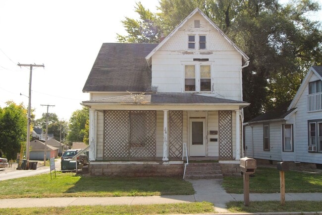 Building Photo - PRELEASING for AUGUST! Close to Campus: Di...